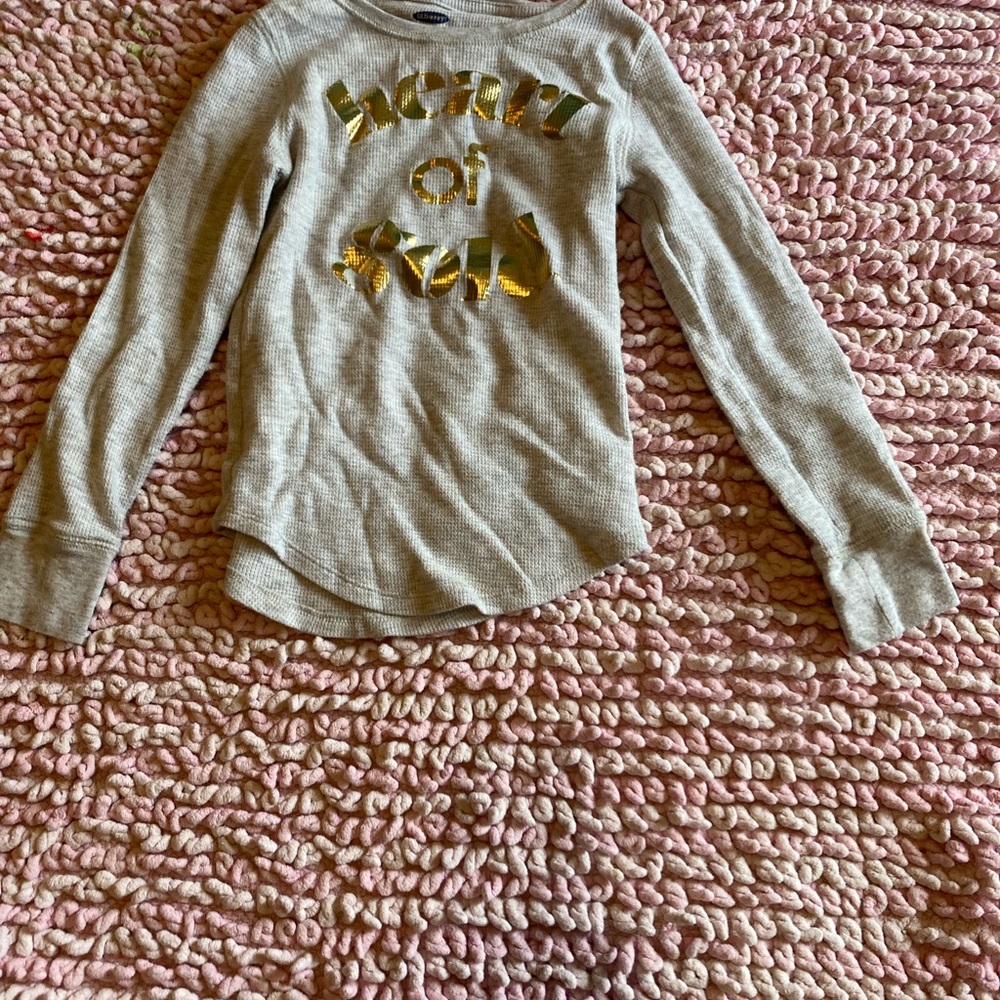 Old navy gray/white t-shirt M